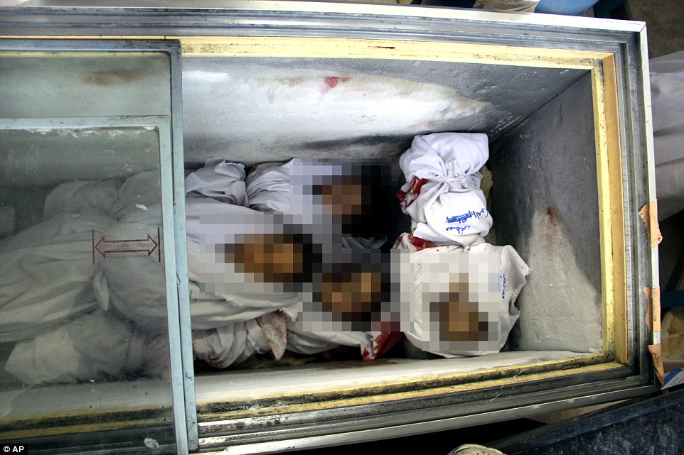 Thi thể của những đứa trẻ trong gia đình 9 người bị bỏ trong ngăn lạnh vì không còn phòng nào ở nhà xác 