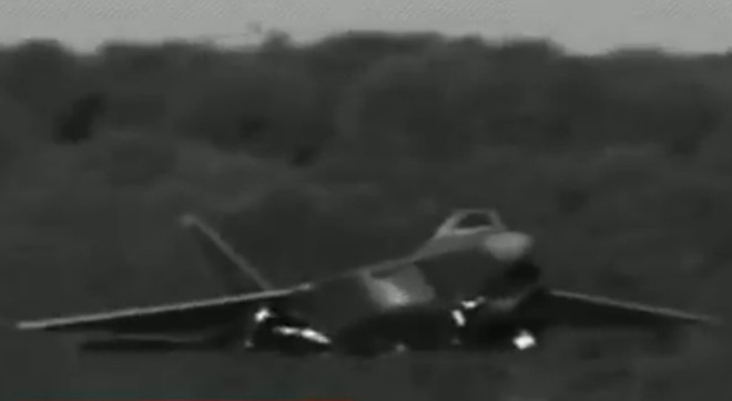 Trong chiến dịch quân sự ở Syria, Mỹ lần đầu đưa máy bay tàng hình F-22 Raptor vào tham chiến. Mẫu phi cơ chiến đấu đắt nhất hành tinh đảm trách nhiệm vụ không kích các mục tiêu ở Raqqa. Ảnh: CNN