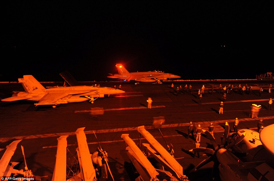       SHARE PICTURE  +43  Awaiting orders: An F/A-18E Super Hornet and an F/A-18F Super Hornet  USS George H.W. Bush 