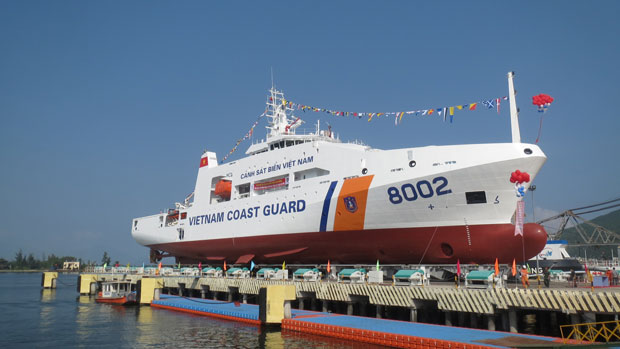 Tàu CSBVN 8002 được đặt trên hệ thống hạ thủy hiện đại...