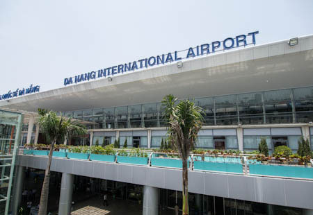 Không gian bên ngoài sân bay Đà Nẵng.