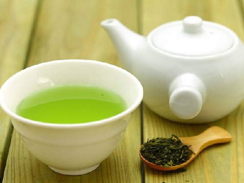 Bên cạnh nước lọc, trà xanh là thức uống được tiêu thụ nhiều nhất thế giới. Trà có nguồn gốc từ Trung Quốc và Ấn Độ, nơi mà người dân hưởng được nhiều lợi ích sức khỏe của trà trong nhiều thế kỷ.    