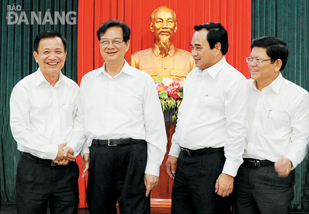 Chiều 14-4, Thủ tướng Nguyễn Tấn Dũng chủ trì, cùng lãnh đạo các bộ, ngành Trung ương làm việc với lãnh đạo chủ chốt thành phố Đà Nẵng về tình hình phát triển kinh tế-xã hội năm 2013 và quý 1-2014. Ảnh: VIỆT DŨNG