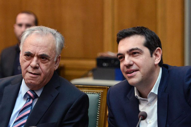 Thủ tướng Hy Lạp Alexis Tsipras (phải) và Phó Thủ tướng Giannis Dragasakis tham dự cuộc họp nội các ở Athens.  Ảnh: AFP