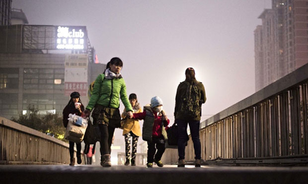 Kết quả một cuộc nghiên cứu xã hội gần đây cho biết gần một nửa người giàu Trung Quốc, chính xác là 47%, được hỏi muốn sang nước ngoài sinh sống vì Bắc Kinh và những thành phố lớn ở Trung Quốc ô nhiễm nghiêm trọng.