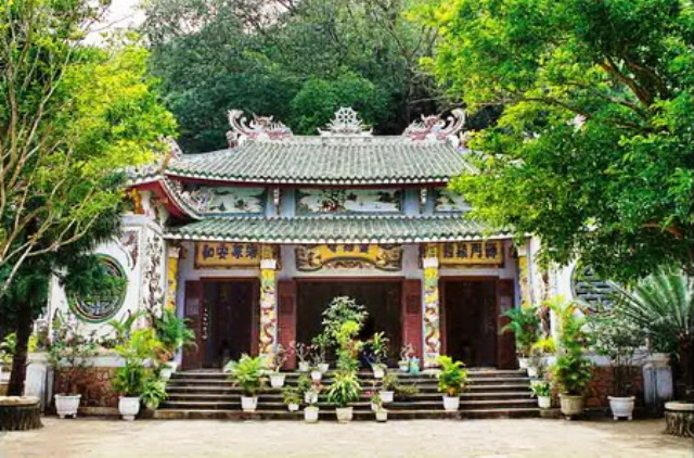 Một trong 3 ngôi chùa có tên Linh Ứng ở Đà Nẵng, với vẻ thâm nghiêm, cổ kính.