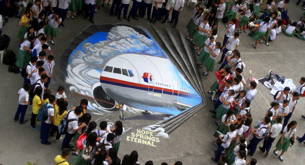 Nhiều học sinh tại Philippines đã bày tỏ sự cảm thông với các nạn nhân trên chuyến bay xấu số MH370 của hãng hàng không Malaysia Airlines bằng hình ảnh chiếc máy bay. Ảnh: Sputnik