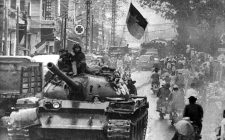 Quân đoàn 2 giải phóng Đà Nẵng ngày 29-3-1975. Ảnh tư liệu