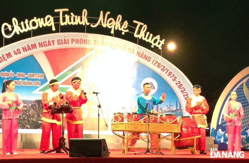 Chương trình nghệ thuật mừng ngày giải phóng thành phố Đà Nẵng diễn ra tại quận Ngũ Hành Sơn
