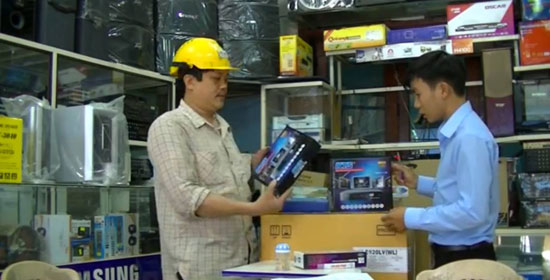 Đầu thu truyền hình số DVB-T2 được bán tại nhiều đại lý tại Quảng Nam. Ảnh: Việt Hùng