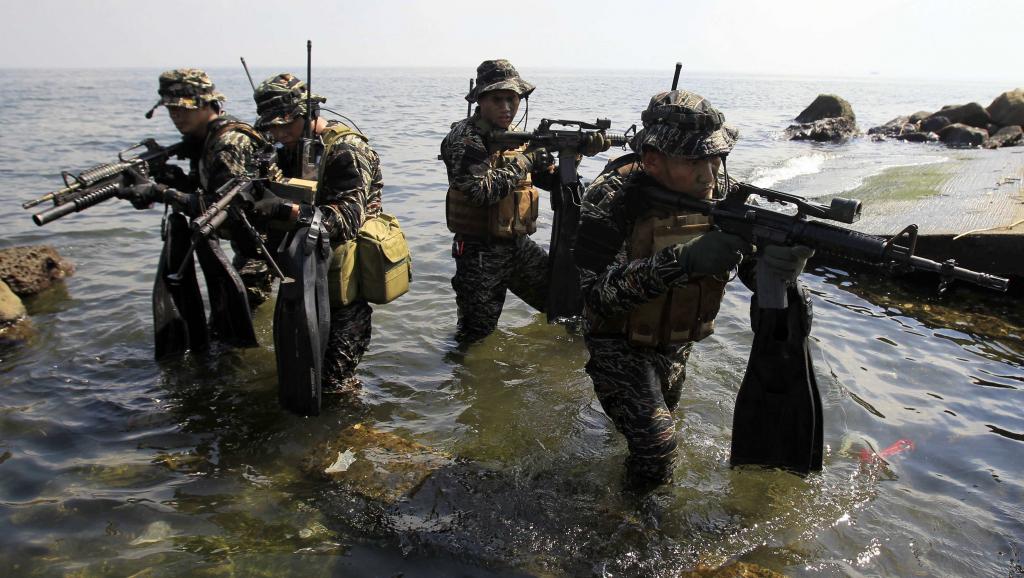 Tập trận Mỹ - Philippines : cảnh quân đội Philippines tập trận đổ bộ vào ngày 26/09/2014.