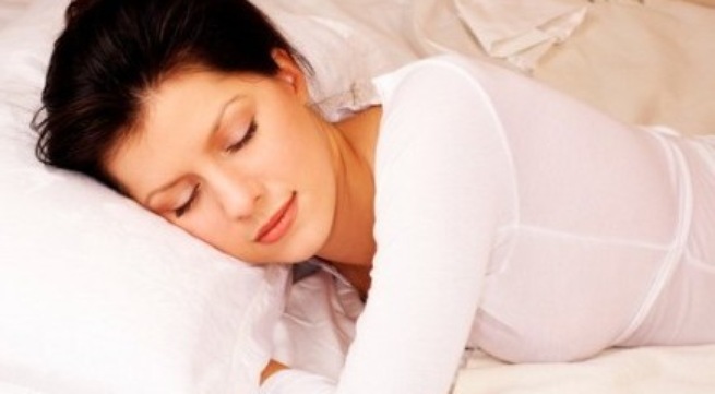 Phụ nữ có nguy cơ cao mắc ung thư buồng trứng và ung thư vú nếu ngủ ở nơi có ánh sáng.