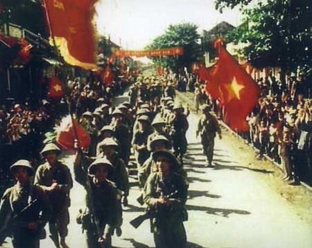 Năm cửa ô đón mừng đoàn quân tiến về – bộ đội tiếp quản thủ đô Hà Nội tháng 10 năm 1954