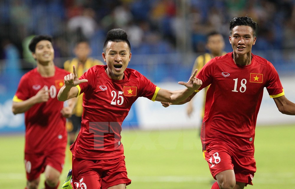 Phút 48, Huy Toàn ghi bàn trên chấm 11m. 3-0 cho U23 Việt Nam.