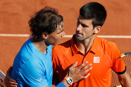 Nadal (trái) chúc mừng Djokovic sau trận - Ảnh: Reuters