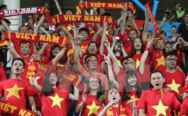 Cổ động viên Việt Nam đến cổ vũ đội tuyển U23 trong trận đá với U23 Malaysia.