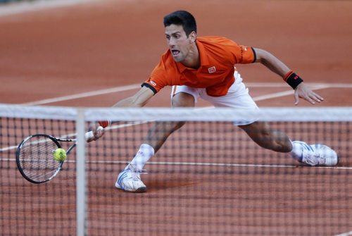 Djokovic thắng nhanh Murray ở phần còn lại của trận bán kết bị dời lại