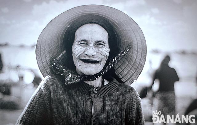 Nụ cười của mẹ. Tác giả Trần Thị Thanh Huyền.