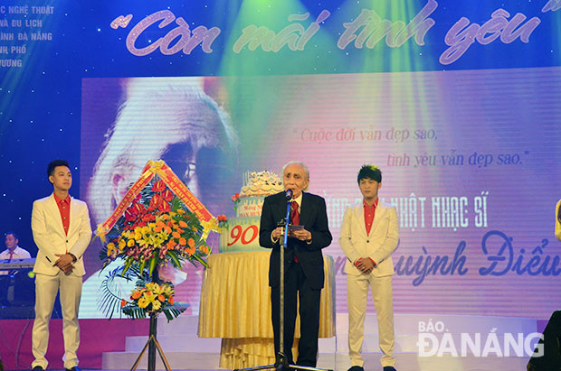 Nhạc sĩ Phan Huỳnh Điểu phát biểu trong đêm nhạc “Còn mãi tình yêu” mừng sinh nhật lần thứ 90 của ông tại Đà Nẵng, tháng 11-2014.	       Ảnh: MINH TRÍ