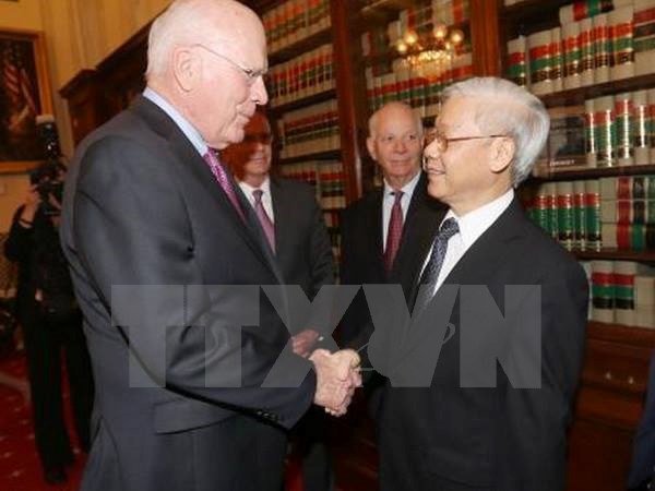 Nguyên Chủ tịch Thường trực Thượng viện Hoa Kỳ Patrick Leahy đón Tổng Bí thư Nguyễn Phú Trọng. 