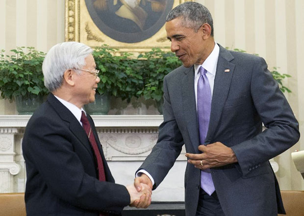 Tổng thống Hoa Kỳ Barack Obama tiếp Tổng Bí thư Nguyễn Phú Trọng tại Phòng Bầu dục ở Nhà Trắng, mở ra chương mới trong quan hệ giữa hai nước. Ảnh: AFP