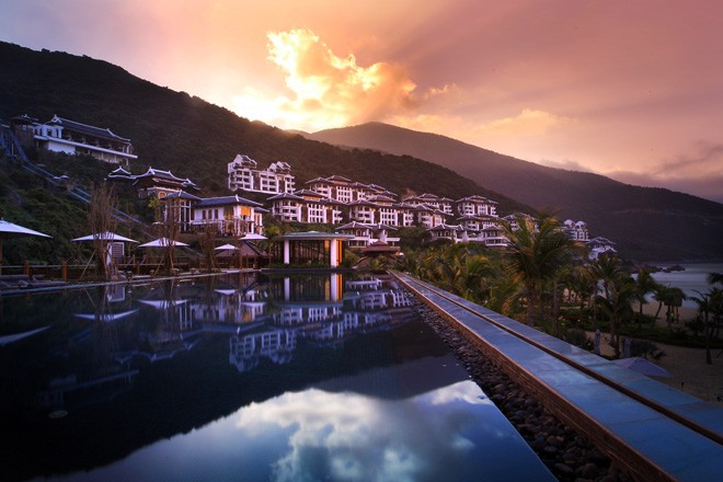 Khu nghỉ dưỡng cao cấp InterContinental Danang Sun Peninsula Resort tại bán đảo Sơn Trà, Đà Nẵng, Việt Nam do tập đoàn Sun Group đầu tư vừa chính thức được đề cử giải “Virtuoso Best of the best” ở hạng mục thành tựu thiết kế. 