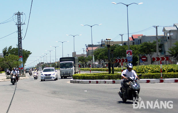 Do vòng xuyến quá lớn, đã có rất nhiều vụ tai nạn giao thông xảy ra tại nút giao thông Lê Văn Hiến - Minh Mạng.