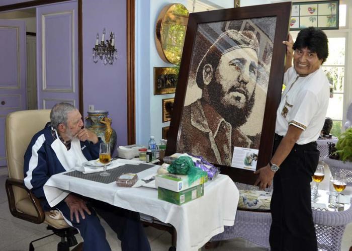 Lãnh tụ Cuba Fidel Castro trải qua sinh nhật lần thứ 89 cùng Tổng thống Venezuela Nicolas Maduro và Tổng thống Bolivia Evo Morales. (Nguồn: granma.cu)