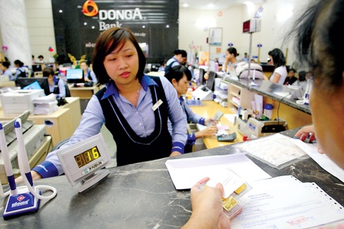 Ngân hàng Đông Á (DongA Bank) được thành lập và chính thức đi vào hoạt động vào năm 1992, với số vốn điều lệ 20 tỷ đồng. Trong hơn 20 năm hoạt động, DongA từng nằm trong nhóm ngân hàng cổ phần hàng đầu Việt Nam về quy mô và uy tín hoạt động. Ảnh: MD