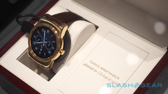 LG Watch Urbane Luxe có giá bán 1.200 USD, cao so với một chiếc smartwatch nhưng chưa là gì nếu so với Apple Watch bằng vàng 18 karat có giá từ 10.00 USD. 