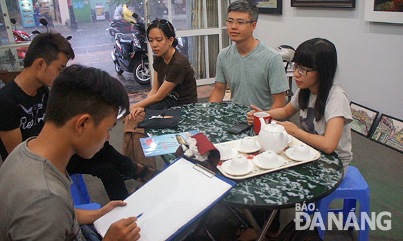 Không gian ký họa tại quán cà-phê Ký họa, 176 Trần Phú. 