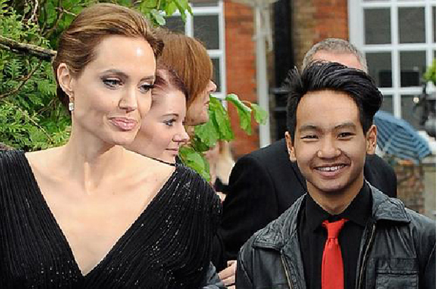 Angelina Jolie và con trai Maddox tham gia sản xuất phim ở Campuchia.