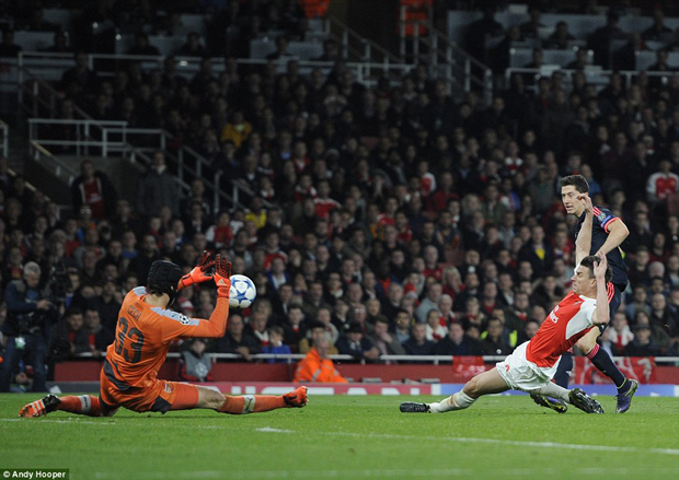 Sự xuất sắc của thủ môn Petr Cech góp phần quan trọng vào chiến thắng của Arsenal trước Bayern Munich.