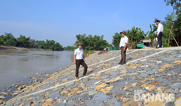 Kè bờ hữu sông Yên vừa hoàn thành việc xây dựng.