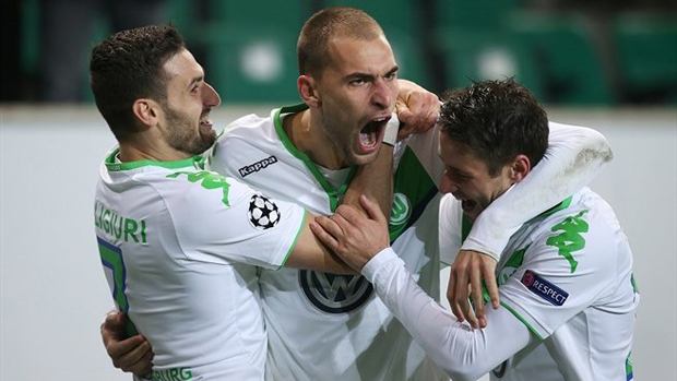 Niềm vui chiến thắng của Wolfsburg, sau khi đánh bại PSV và tạm chiếm ngôi đầu bảng B.