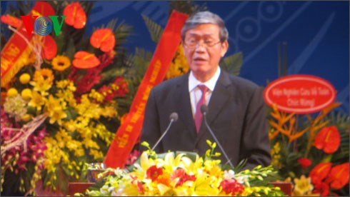 Ông Đinh Thế Huynh phát biểu tại lễ công bố quyết định và trao giấy chứng nhận đạt tiêu chuẩn chức danh GS, PGS năm 2015