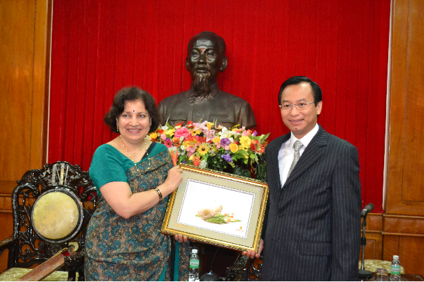Bí thư Thành ủy Nguyễn Xuân Anh tiếp Đại sứ Ấn Độ tại Việt Nam  Preeti Saran
