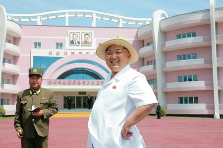 Nhà lãnh đạo Triều Tiên Kim ong Un tại buổi lễ khánh thành một trại trẻ mồ côi hồi tháng 6/2015.