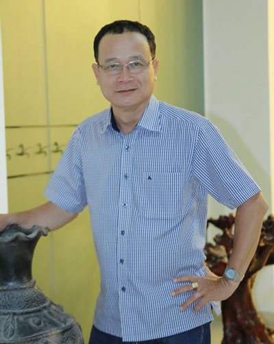 Mộc Nhân Lê Đức Thịnh sinh năm 1963, là giáo viên môn ngữ văn, hiện đang sống và dạy học tại Đại Lộc, Quảng Nam. Tác phẩm đã in: Những Vũ điệu và khúc ca - NXB Hội nhà văn – 2015.