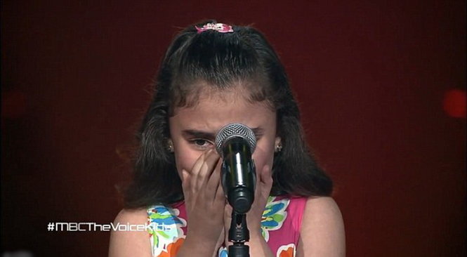 Hemdan bật khóc khi đang hát ca khúc 