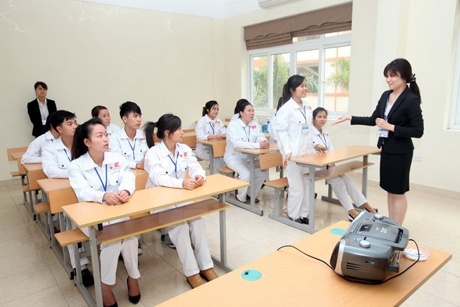 Lao động Việt Nam học ngoại ngữ trước khi ra nước ngoài làm việc. (Ảnh minh họa: TTXVN)