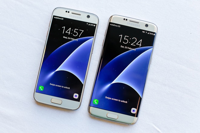 Samsung là nhà sản xuất smartphone hàng đầu thế giới nên sản phẩm của hãng cũng được trông đợi nhất tại MWC 2016. Bộ đôi Galaxy S7 và S7 edge có nhiều nâng cấp đáng kể về camera, khả năng chống nước và bụi, cấu hình mạnh mẽ cũng  như mang trở lại khe cắm thẻ nhớ microSD. 