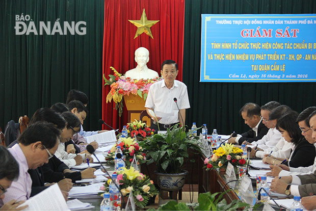 Chủ tịch HĐND thành phố, Chủ tịch Ủy ban Bầu cử thành phố Trần Thọ phát biểu kết luận tại buổi làm việc. Ảnh: QUỐC KHẢI