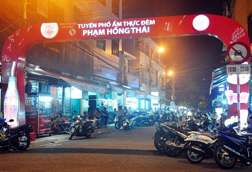 Pham Hong Thai by night