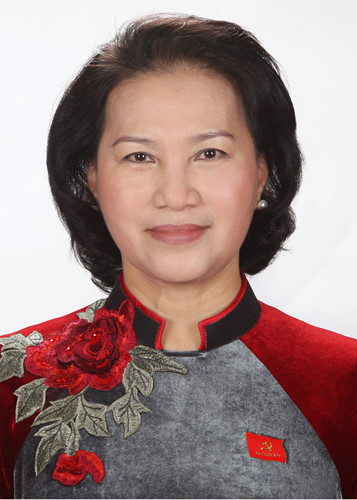 Bà Nguyễn Thị Kim Ngân sinh năm 1954, quê Bến Tre, từng giữ các chức vụ Giám đốc Sở Tài chính tỉnh Bến Tre, Thứ trưởng Bộ Tài chính, Bí thư Tỉnh ủy Hải Dương, Thứ trưởng Thường trực Bộ Thương mại, Bộ trưởng Bộ Lao động - Thương binh và Xã hội, Phó Chủ tịch Quốc hội.