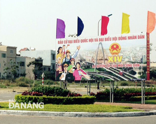 Tuyên truyền trực quan về bầu cử trên đường Nguyễn Sinh Sắc, quận Liên Chiểu