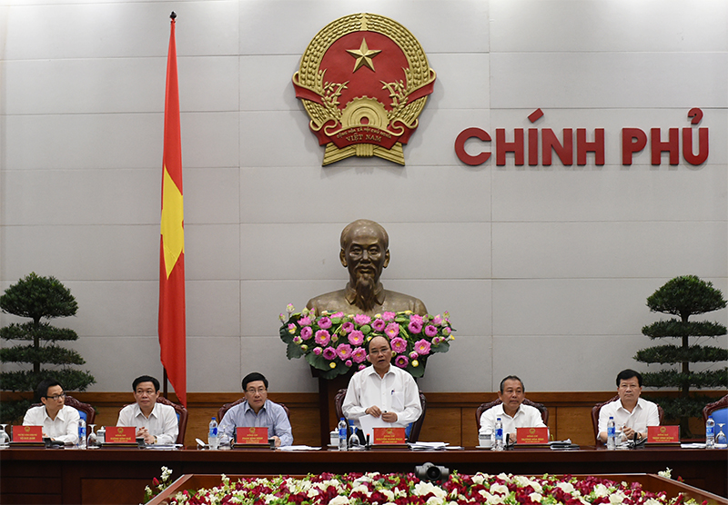 Thủ tướng Nguyễn Xuân Phúc chủ trì cuộc họp Thường trực Chính phủ đầu tiên ngày 25-4. Ảnh: VGP/Quang Hiếu