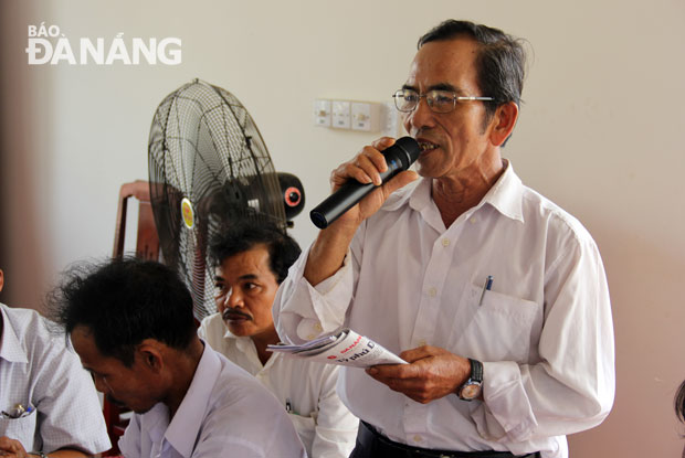 Cử tri xã Hòa Nhơn phát biểu tại buổi tiếp xúc với ứng cử viên HĐND thành  phố
