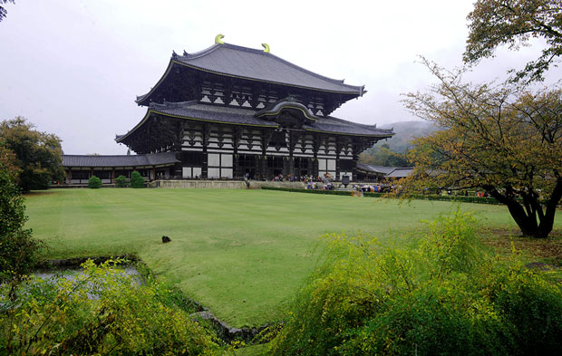 Đông Đại Tự được xây từ năm 743 và hoàn thành năm 751. Đây là một trong những ngôi chùa lâu đời và nổi tiếng bậc nhất, đồng thời là một thắng cảnh của Nhật Bản.