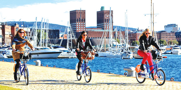 Thủ đô Oslo của Na Uy đặt mục tiêu giảm một nửa lượng khí thải nhà kính vào năm 2020 và quyết tâm thực hiện mục tiêu đó bằng cách xây dựng hơn 60km đường dành riêng cho xe đạp, đánh phí ô-tô vào giờ cao điểm và xóa nhiều điểm đậu ô-tô.